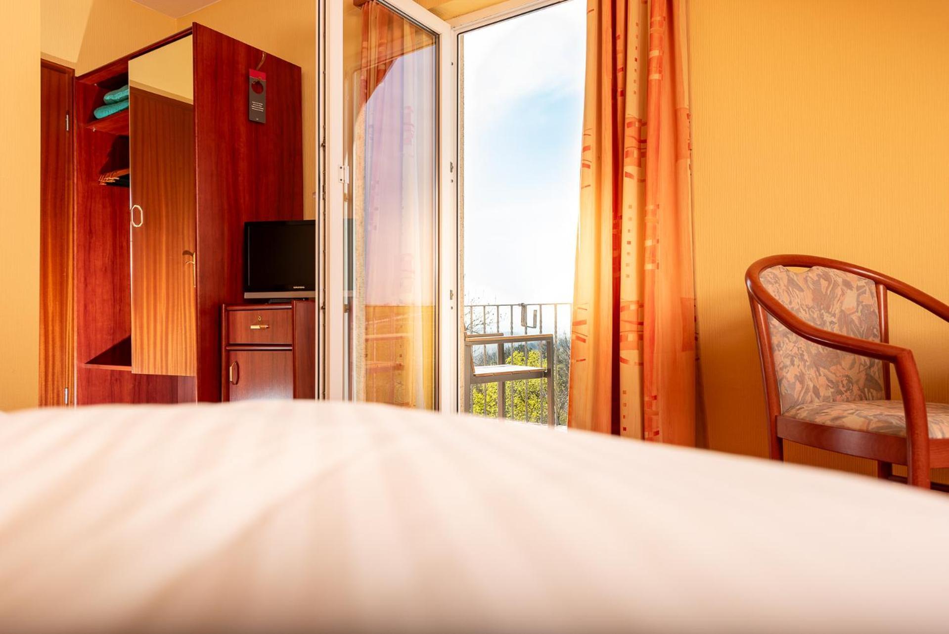 Berghotel Wilhelmsburg Bad Kosen Habitación foto