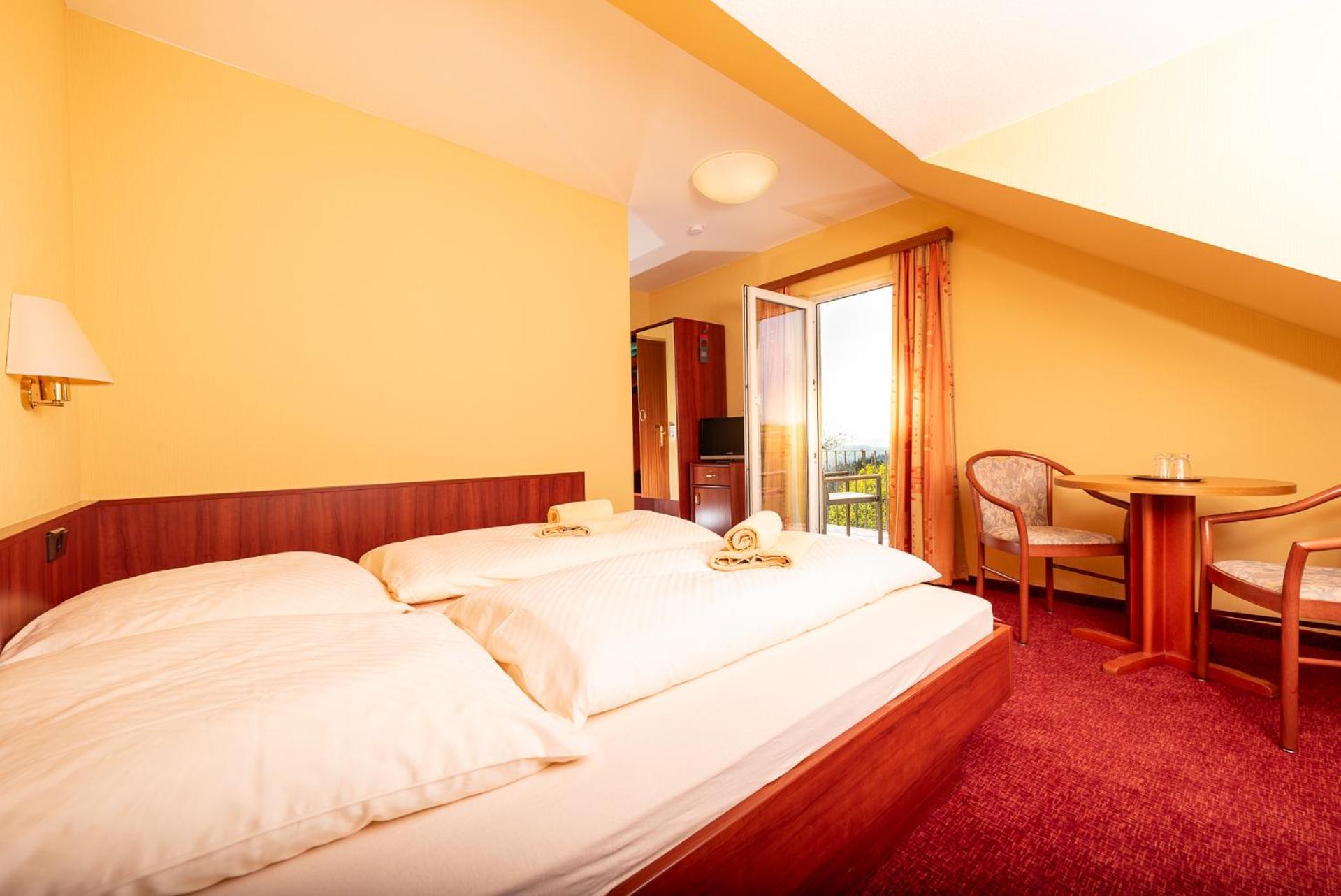 Berghotel Wilhelmsburg Bad Kosen Habitación foto