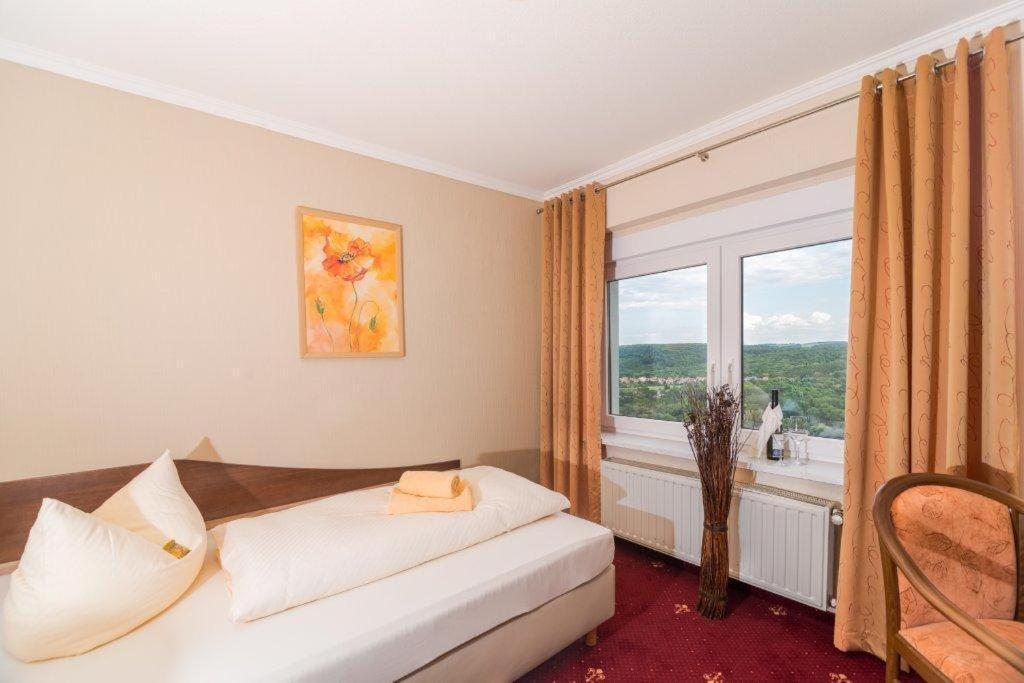 Berghotel Wilhelmsburg Bad Kosen Habitación foto